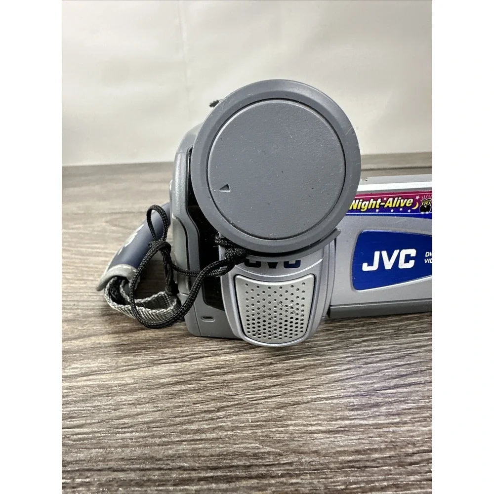 VTG JVC Digital Video Camera Mini DV Camcorder GR-D90U 700X (For Parts Untested)